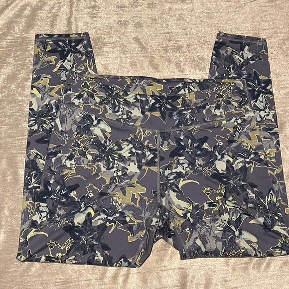 Fabletics Ltd Ed Print - Picture 3 of 6